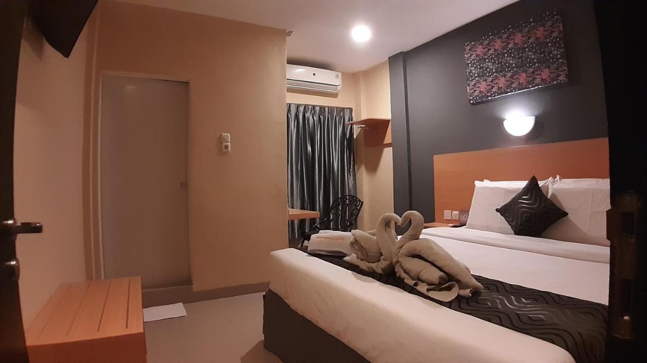 New Gentala Hotel Medan Exterior photo